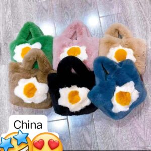 chain Large capacity handbag Eye-catching Plush pink Cute girls bag Korean handbag for Daily use School backpack Travel bag Gift for girls Fashion accessory